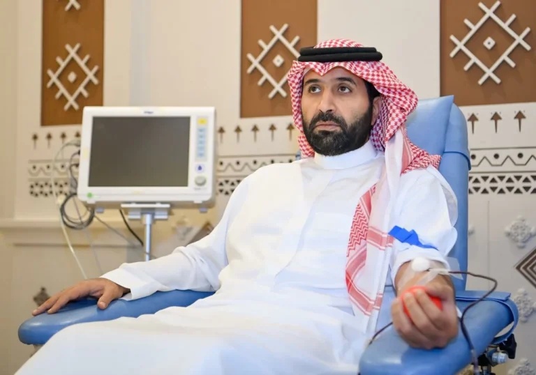 أمير جازان يُشارك في الحملة الوطنية السنوية للتبرع بالدم
