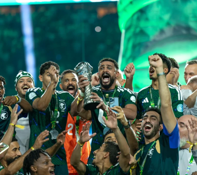 210 آلاف مشجع.. جدة تحمل الأخضر إلى الذهب