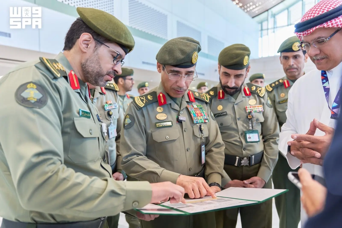 Maj. Gen. Al-Murabba inspects passport control countersat Jeddah Airport Terminal 4 