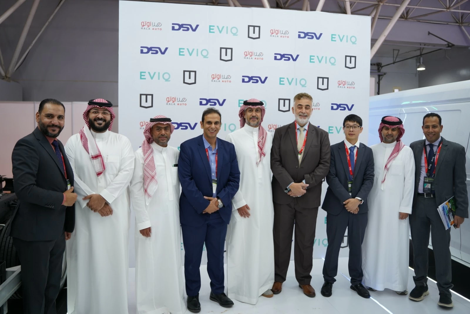 EVIQ وهلا أوتو وDSV لتسريع اعتماد المركبات الكهربائية في قطاع الخدمات اللوجستية بالمملكة