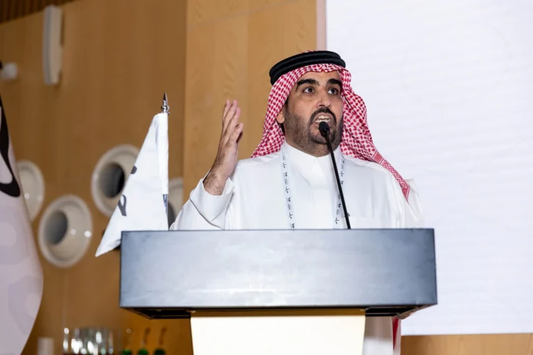600 شاعر و60 ألف صوت.. «حرف» تتوّج القحطاني بذهبية الشعر
