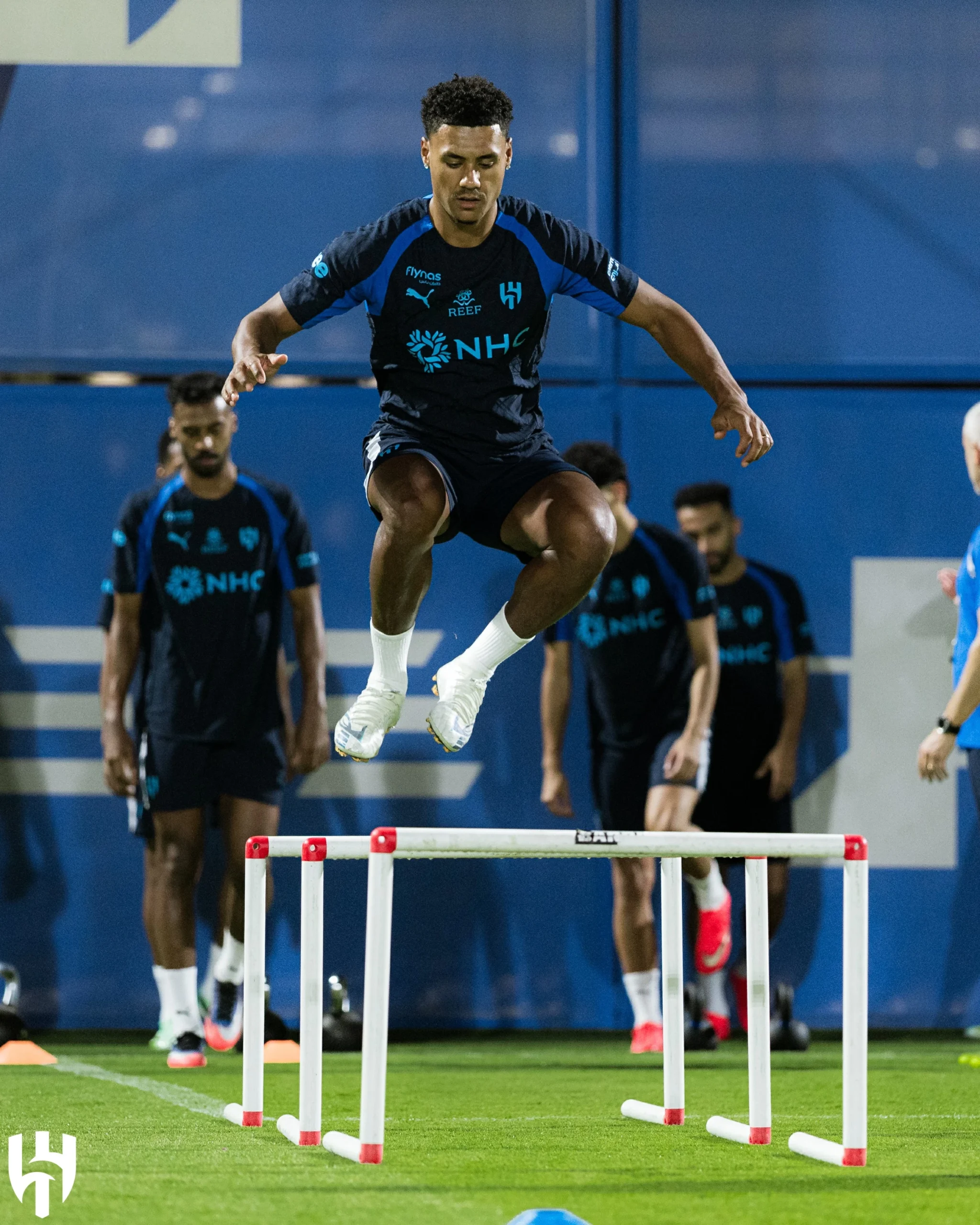 أزمة الـ13 لاعباً تضرب الهلال قبل الكلاسيكو