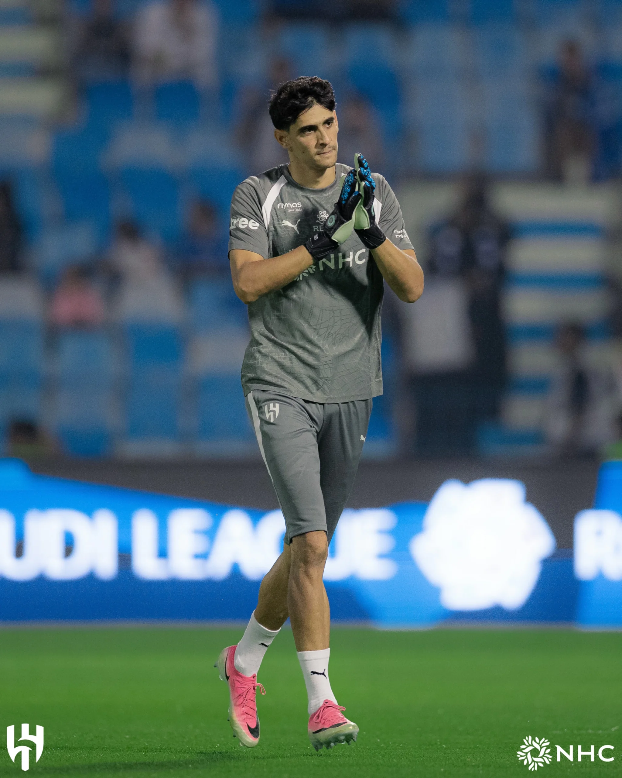 الكلاسيكو له حارسان.. هدوء بونو أمام جرأة رايكوفيتش