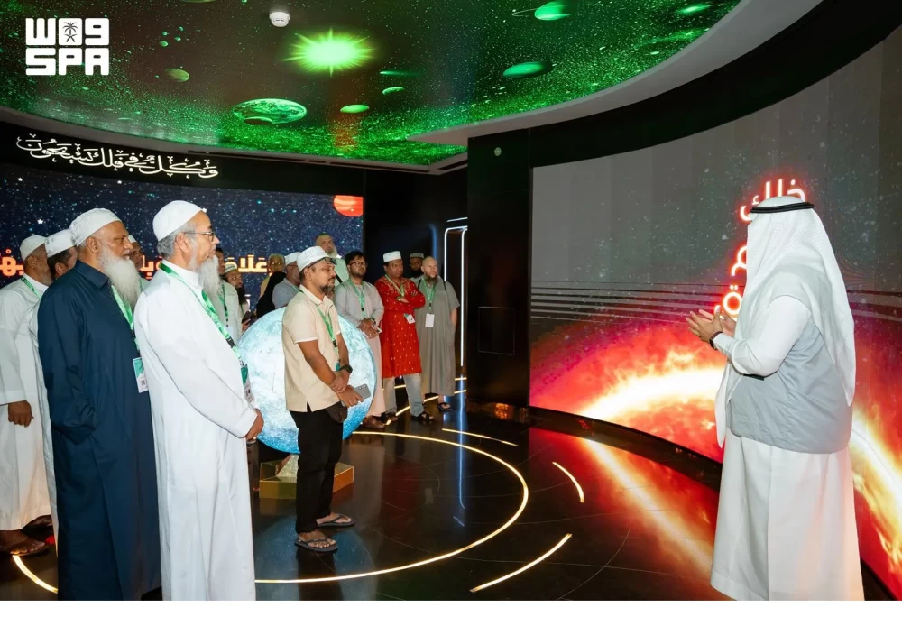 معتمرون من 21 دولة من برنامج خادم الحرمين يزورون متحف السيرة النبوية