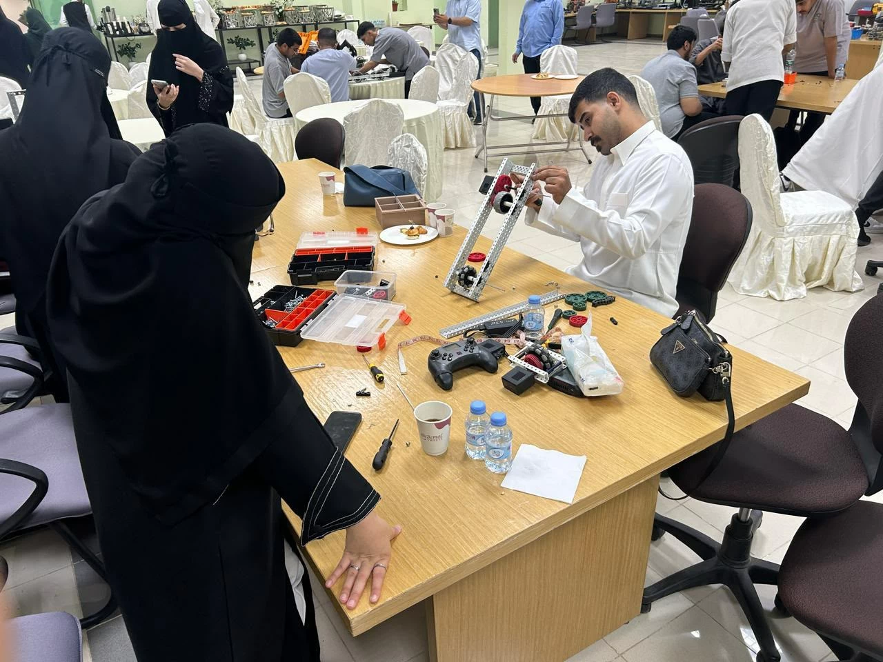 معسكر الروبوت بنادي الموهبة في تقنية المدينة يختتم فعالياته
