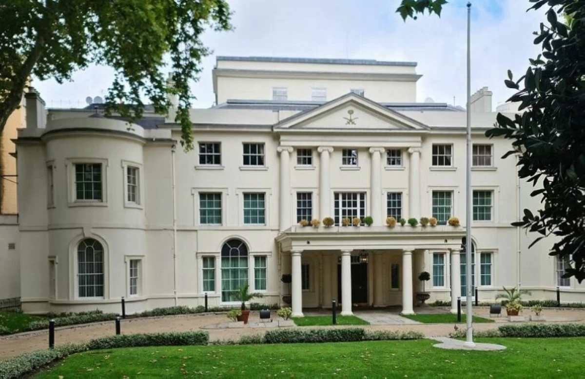 Saudi Embassy in UK urges citizens hit by flight disruptions to contact mission