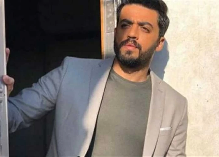 مسلّح يوجه سلاحه إلى إسلام جمال أمام زوجته وابنته.. ماذا حدث؟