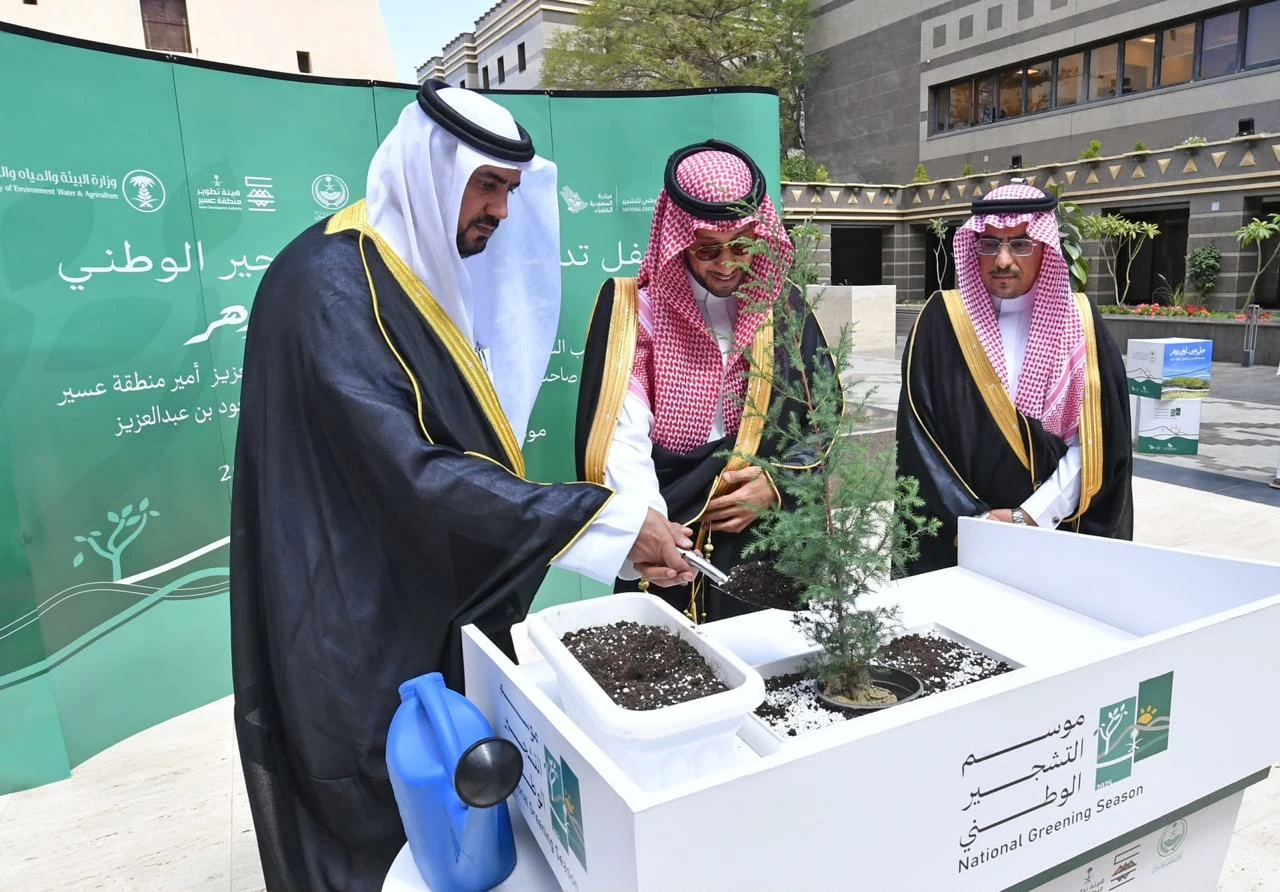 نائب أمير عسير يُطلق موسم التشجير الوطني 2026