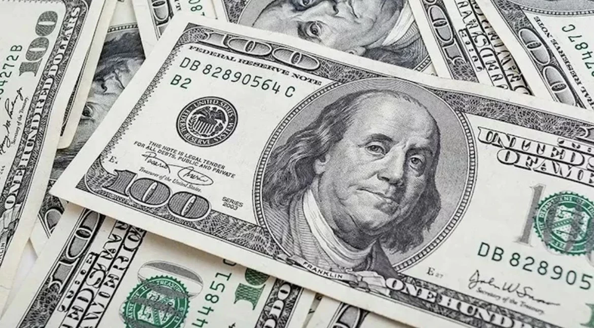 الدولار يتراجع.. والأسواق تترقب التضخم الأمريكي