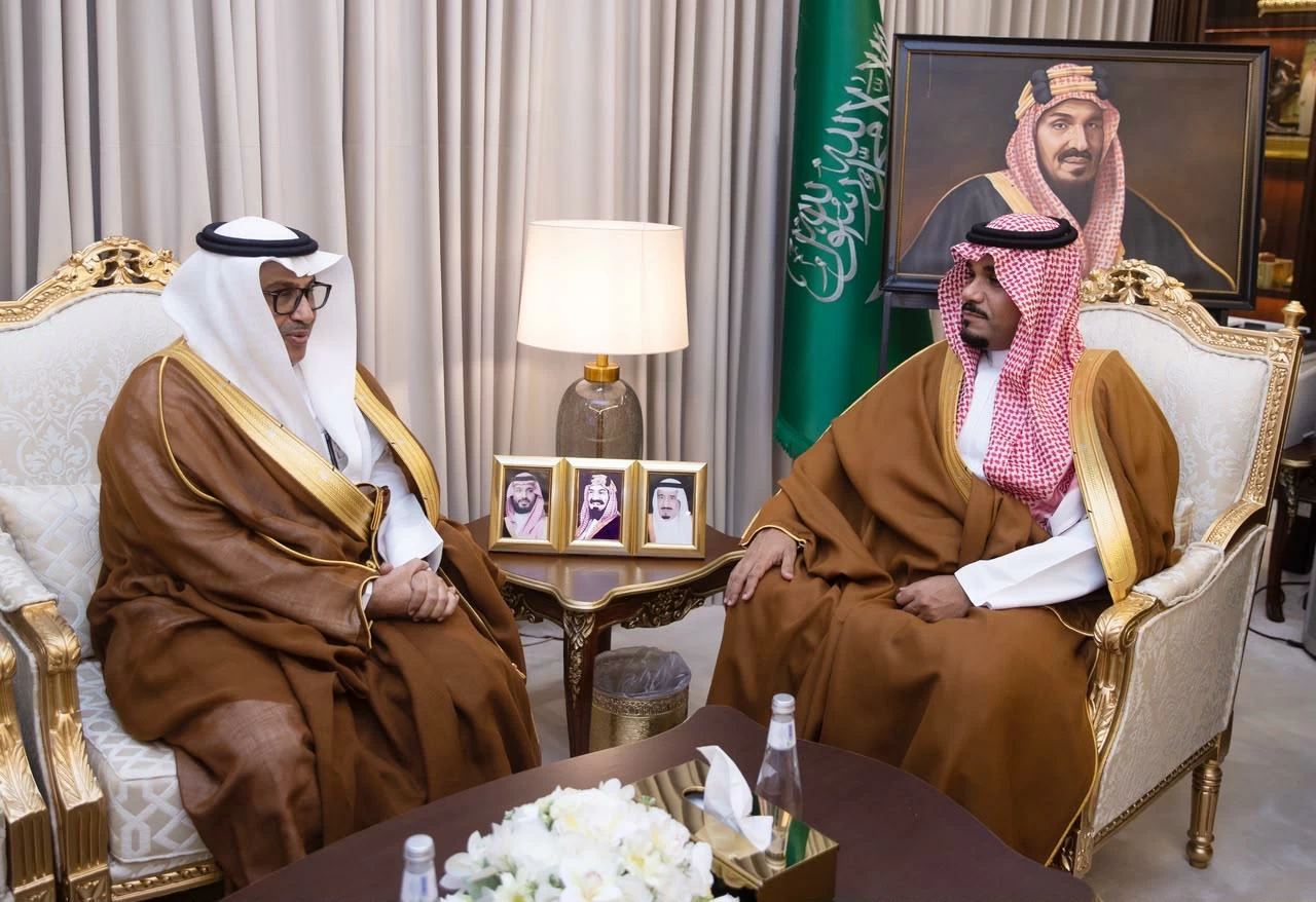 نائب أمير نجران يطّلع على تقرير عن مشاريع أمانة المنطقة