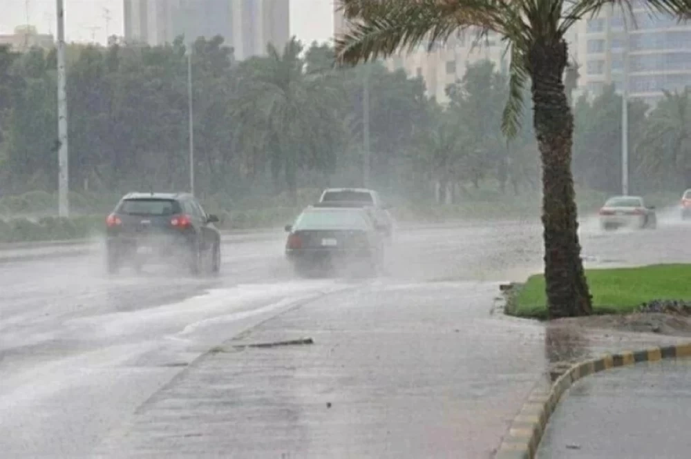 أمطار غزيرة ورياح نشطة على عدة مناطق بالمملكة