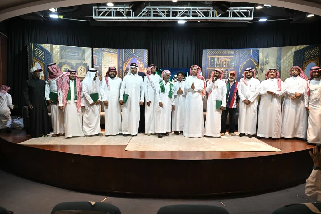 من ألوان الأندية إلى راية الوطن.. «غناء المدرج» يحتفي بنجوم الأخضر ويستحضر الفنون السعودية