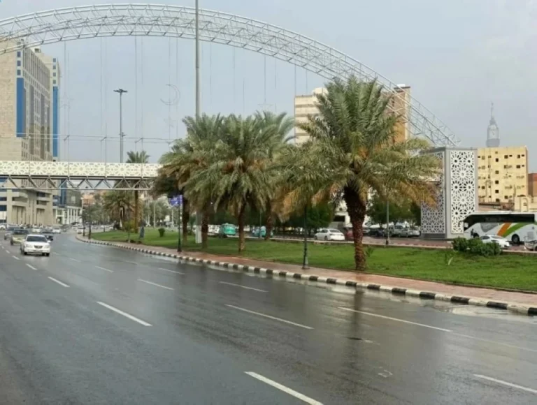 سماء مكة على موعد مع الأمطار.. وتنبيه مستمر حتى الليل