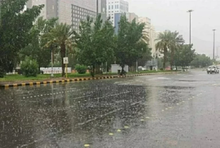 «الأرصاد» ترفع التنبيه للأحمر في العاصمة المقدسة