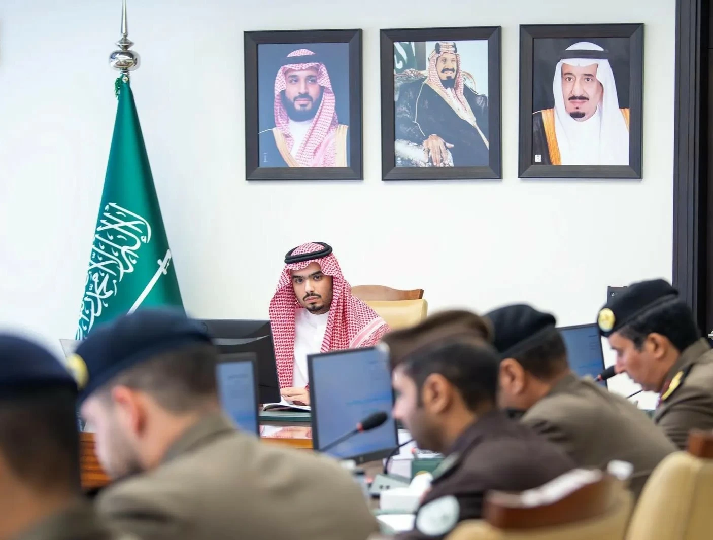 الأمير راكان بن سلمان يرأس اجتماع اللجنة الفرعية للدفاع المدني بمحافظة الدرعية