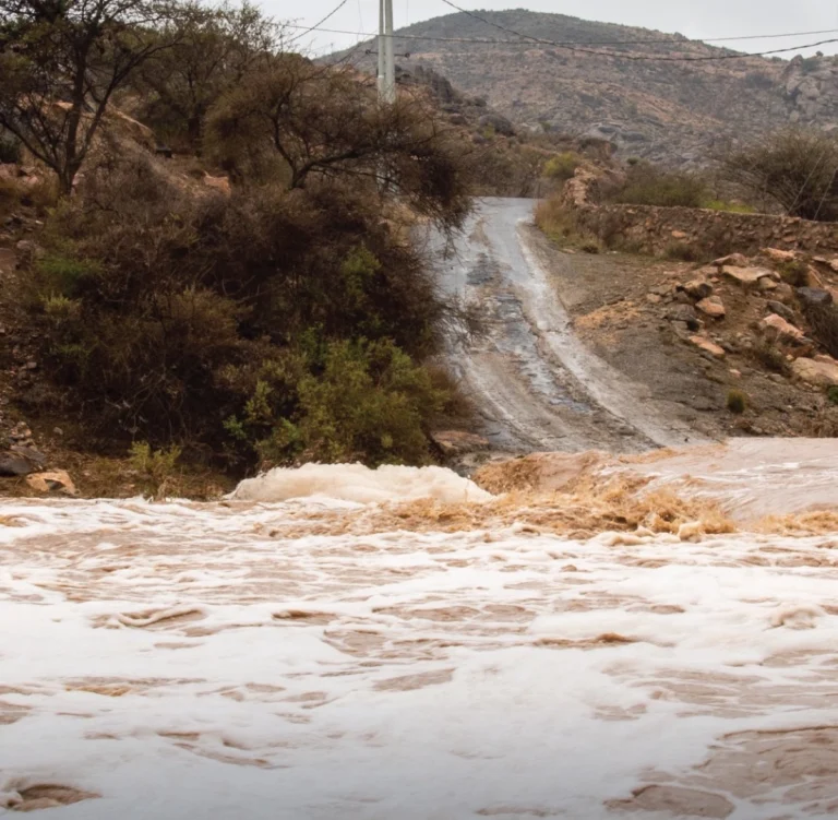One child dead, another missing after flash flood sweeps 3 children in Makkah