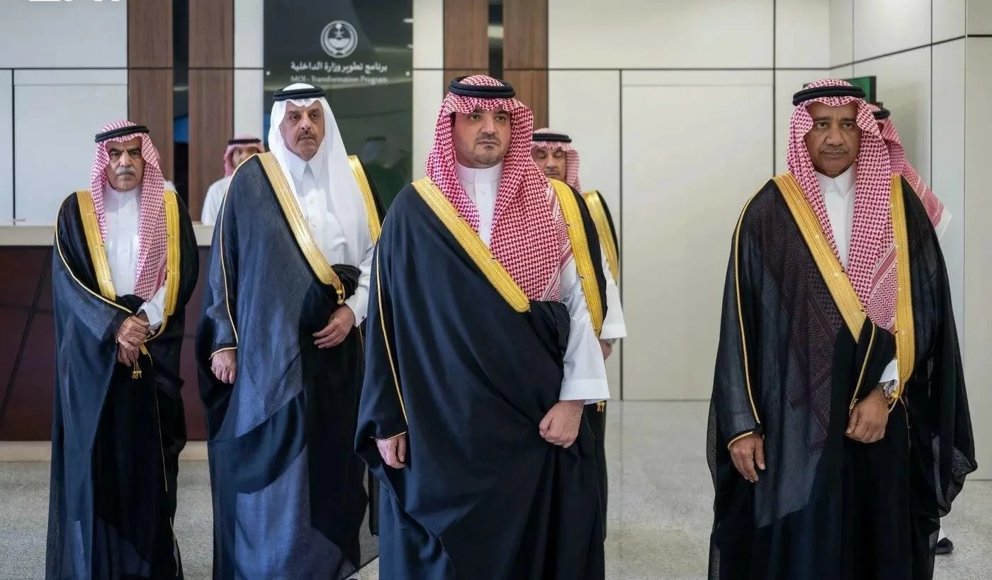 الأمير عبدالعزيز بن سعود يطّلع على منجزات برنامج تطوير وزارة الداخلية ومبادراته التطويرية