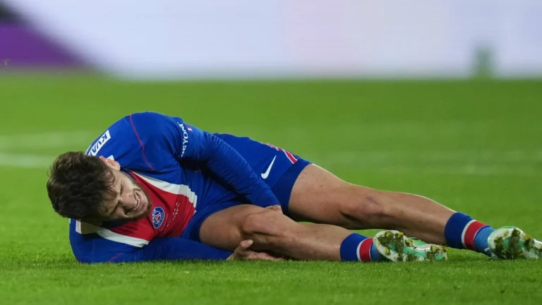 ضربة موجعة لباريس.. الصليبي يبعد «كفارا» عن الملاعب