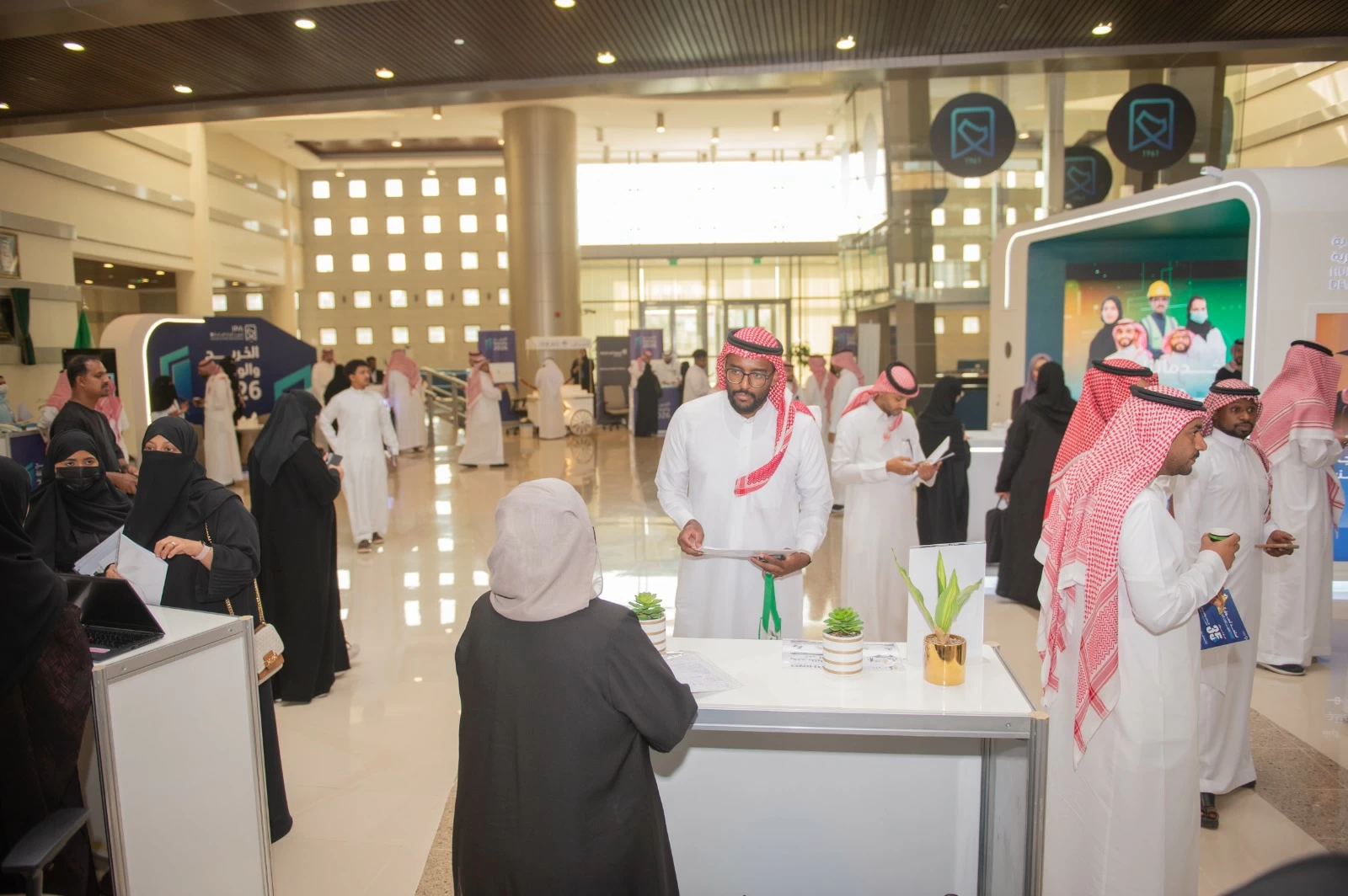 370 فرصة عمل للسعوديين والسعوديات في معرض «الخريج والوظيفة»