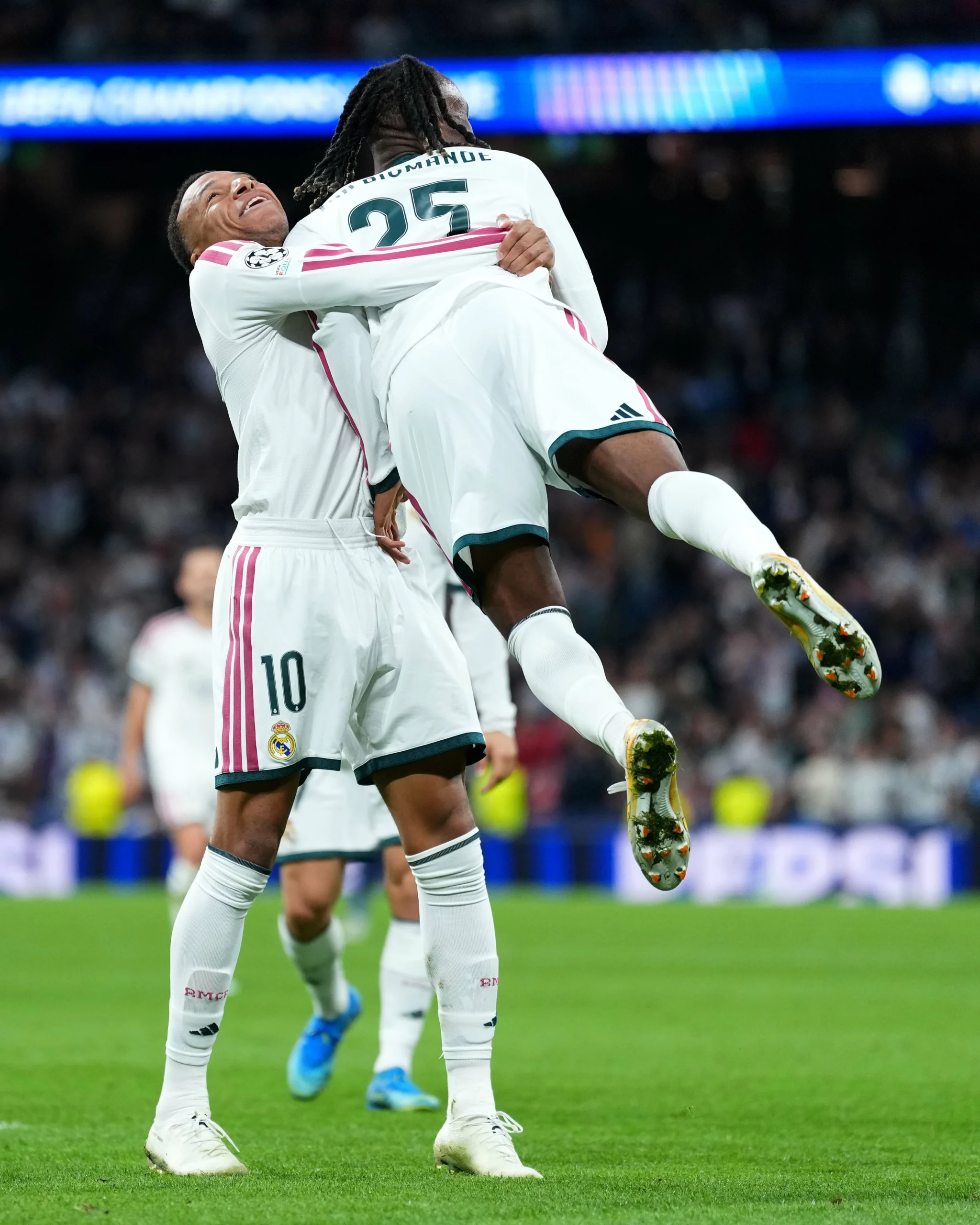 ليلة مدريدية في البرنابيو.. الريال يتجاوز لايبزيغ برباعية