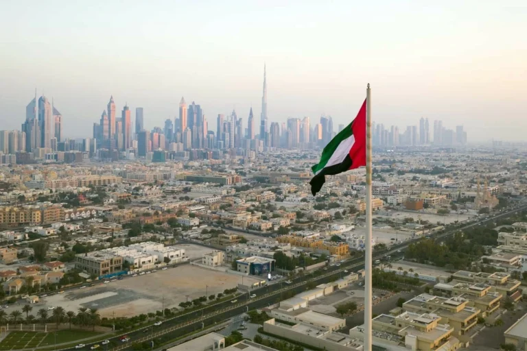 الإمارات تُدين بشدة الاعتداء الذي شنته جماعة الحوثي على مطار الملك فهد الدولي
