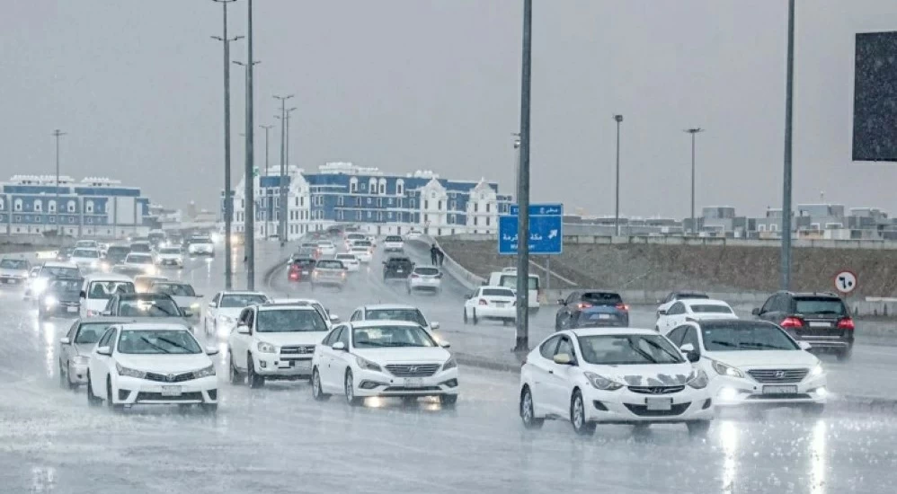 أمطار رعدية غزيرة وسيول على عدة مناطق بالسعودية