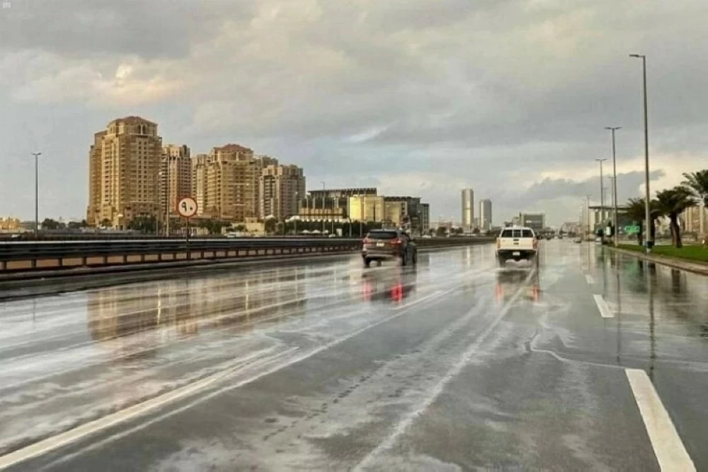 أمطار مرتقبة على جدة وخليص ورابغ.. والدفاع المدني يحذر