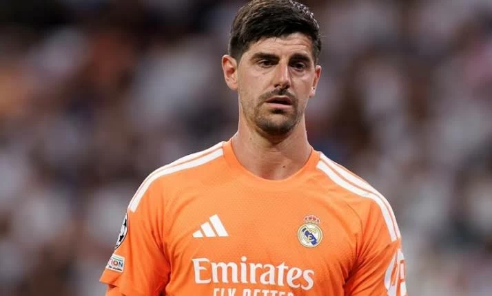 كورتوا يقلب حسابات الكلاسيكو.. تطور مفاجئ بعد إعلان غيابه