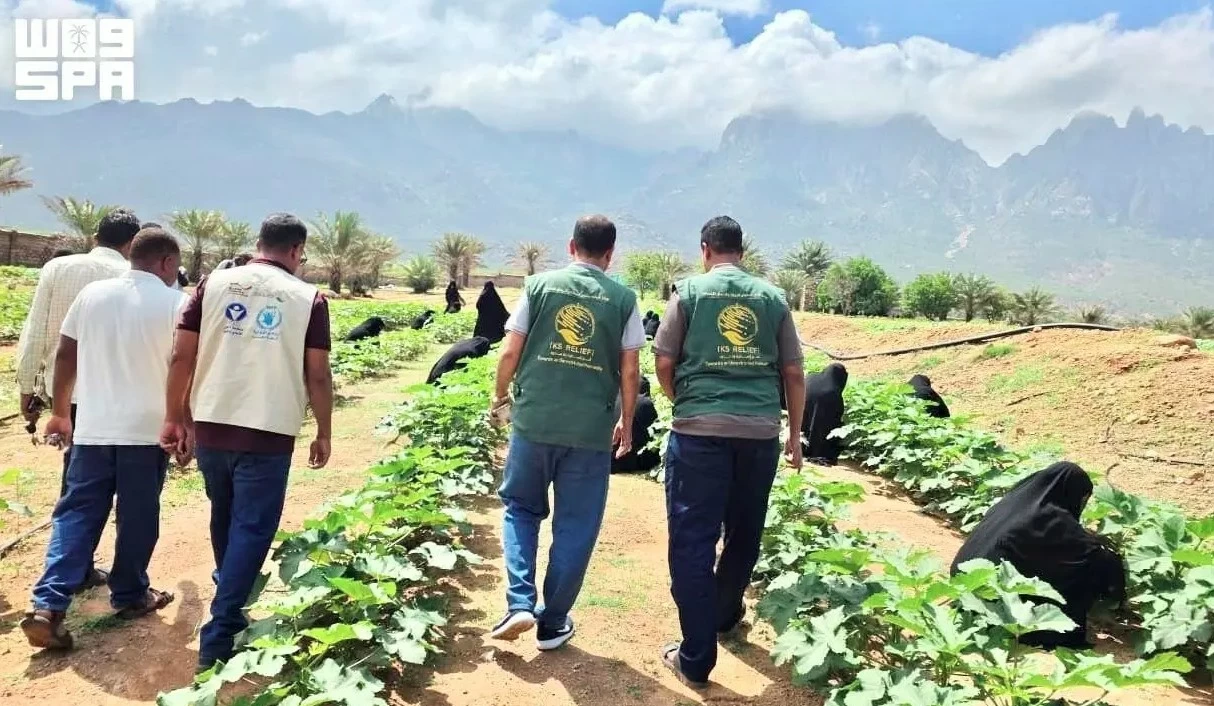 فريق «سلمان للإغاثة» يتفقد مشروع استصلاح مزرعة جمعية معنوفة الزراعية في أرخبيل سقطرى