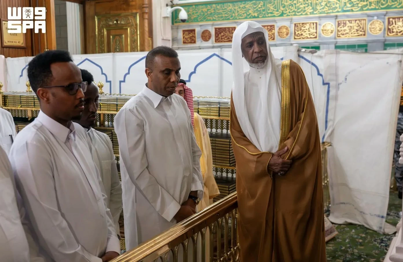 رئيس الوزراء الصومالي يزور المسجد النبوي