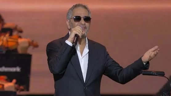 ما سر النظارة السوداء التي ارتداها فضل شاكر.. مايسترو عودة الغائب يكشف التفاصيل