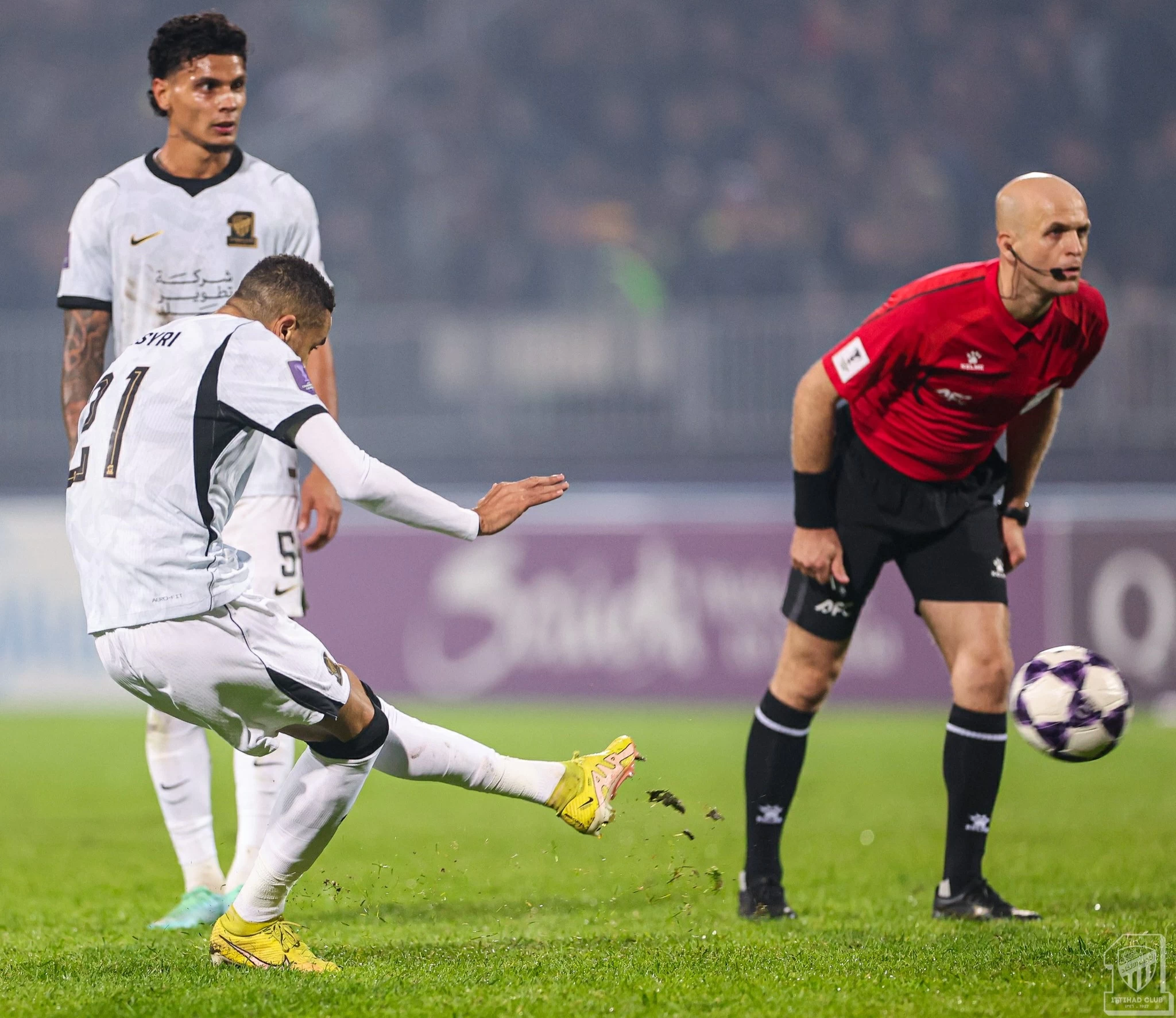 النصيري يقود الاتحاد للانتصار الأول