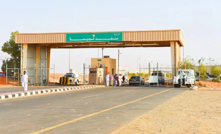 لم تنتظر وصول الإسعاف.. الممرضة العنزي تنقذ رضيعاً بمنفذ الوديعة