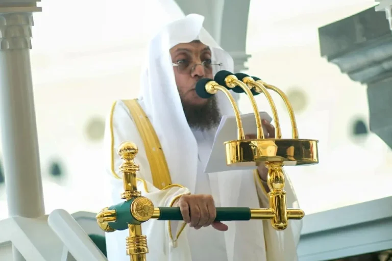 خطيبا الحرمين: يدعوان إلى الاستقامة والعفو وحسن الظن بالله تعالى