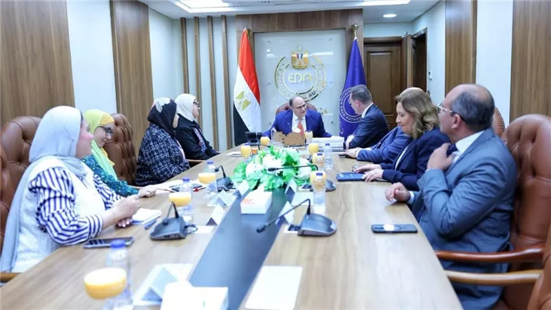 رئيس هيئة الدواء يعقد اجتماعًا مع شركة سيرفييه لبحث سبل تعزيز التصنيع للمستحضرات الحيوية والعلاجات الحديثة
