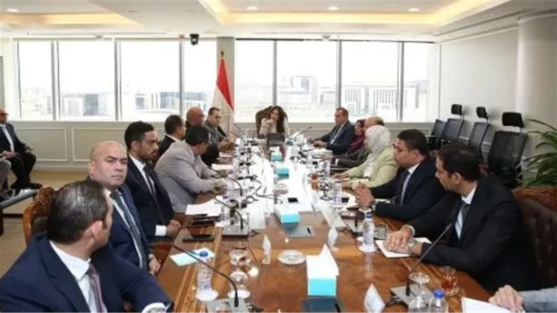 وزيرة الإسكان تبحث تعظيم الاستفادة من الأصول العقارية لهيئة المجتمعات العمرانية الجديدة