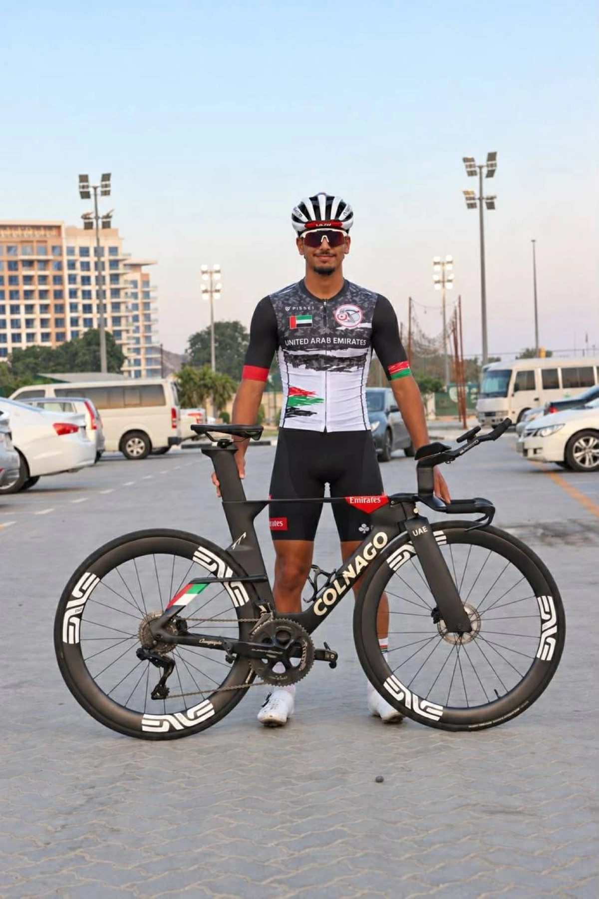 سلطان الحمادي يمثل دراجات الإمارات في «داكار 2026»