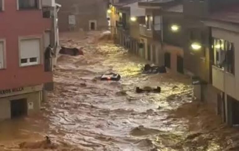 سيول وأمطار غزيرة تضرب إسبانيا.. وفاة سيدة وإجلاء 90 شخصًا