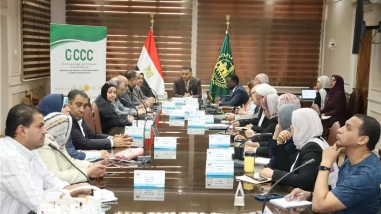 محافظ القليوبية يبحث تسريع الغلق الآمن لمقلب أبو زعبل والحد من التلوث الصناعي بالعكرشة