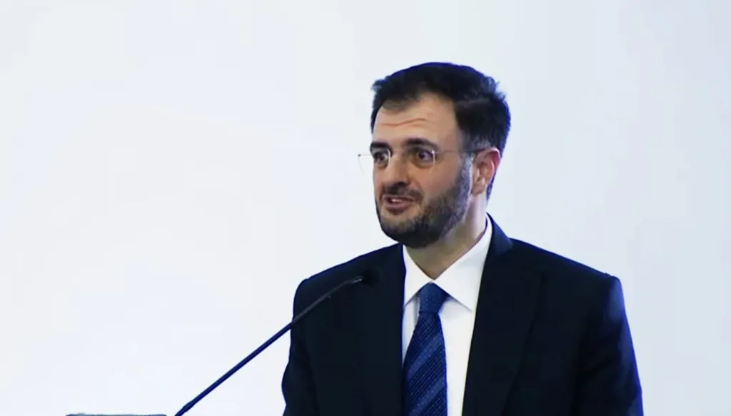 الملوخية على النار و”العريس طار”… ما علاقة وزير الاتصالات السوري؟
