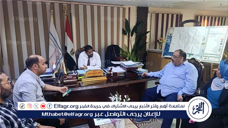 رئيس إقليم وسط الصعيد الثقافي يبحث مع رئيس جهاز مدينة أسيوط الجديدة تطوير مبنى المكتبة
