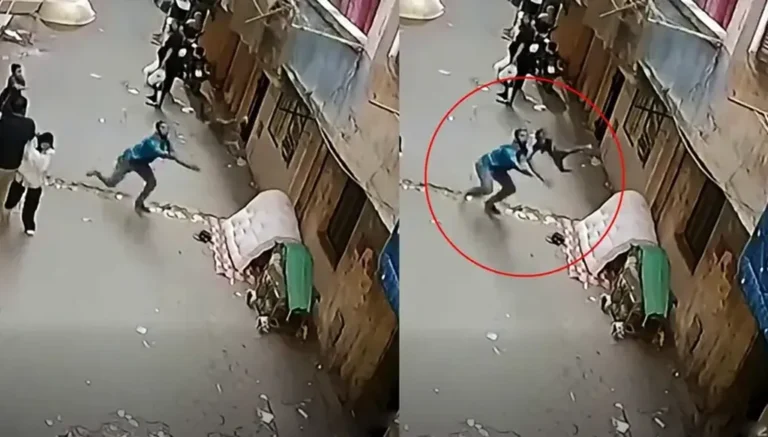 بالفيديو- طفل يسقط من شرفة في مصر… وشاب ينقذه في اللحظة الأخيرة