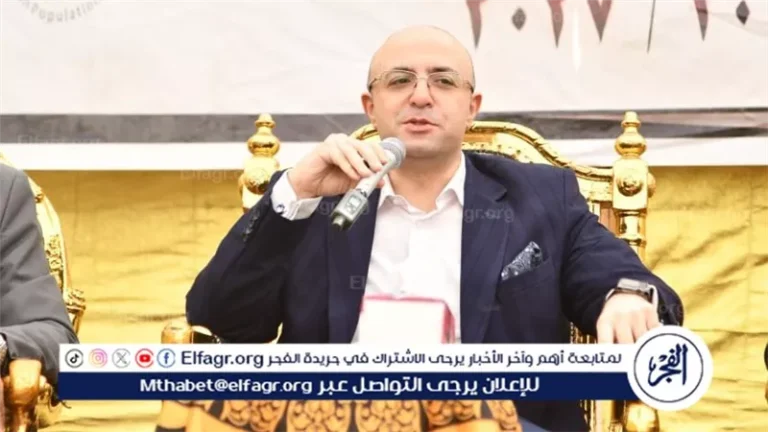 في لفتة إنسانية.. محافظ الفيوم يطمئن على نقل مسن بسيارة الإسعاف بعد تعرضه لأزمة صحية مفاجئة خلال فعاليات مبادرة “فيوم الخير”