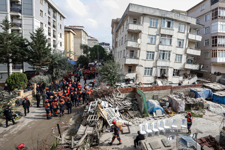 Five dead as bottom of Istanbul building crumbles