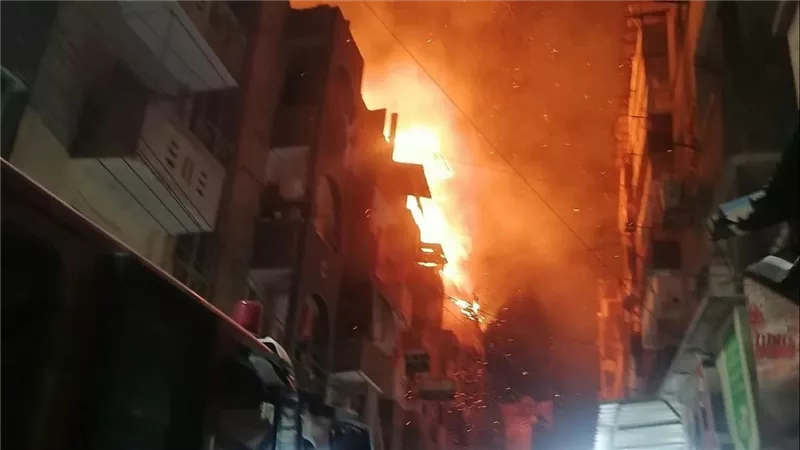 النيابة تنتدب المعمل الجنائي لكشف أسباب حريق مخزن أخشاب بعزبة الزيتون في قليوب