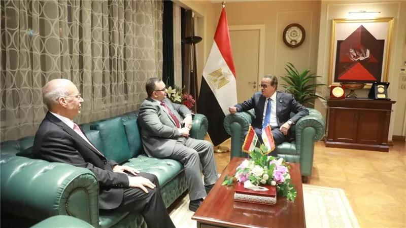 وزير الصحة يبحث مع نظيره العراقي تعزيز التعاون الصحي وتوطين صناعة الأدوية وتبادل الخبرات في تشغيل المستشفيات