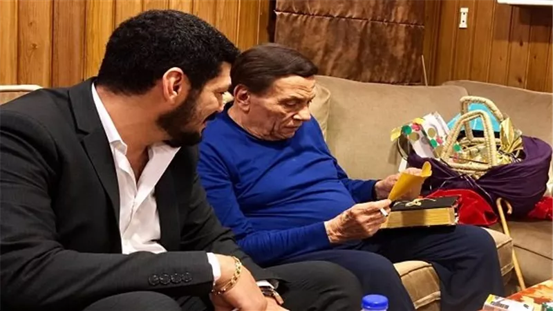 بصورة من 10 سنوات.. باسم سمرة يوجه رسالة محبة وتقدير للزعيم عادل إمام