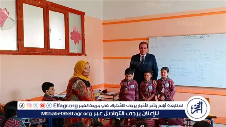 هراس يتابع انتظام الدراسة بمدرسة عزة زيدان الرسمية للغات بالفيوم.. ويقرر تكريم المتميزين