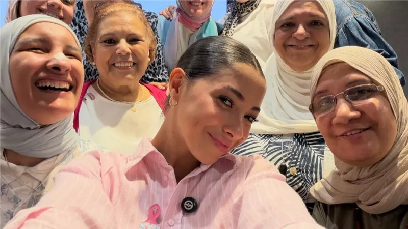 اتعلمت منهم كتير.. جيسيكا حسام تزور محاربات السرطان بمستشفى بهية