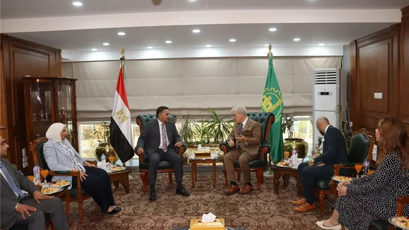 محافظ القليوبية يبحث مع القائم بأعمال السفير الأمريكي تعزيز التعاون ودعم المشروعات التنموية